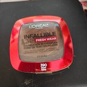L'Oreal Paris Infallible 24H Fresh Wear Foundation in a Powder 390 Ebony